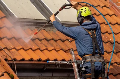 Démoussage et hydrofuge de toiture à Courcival