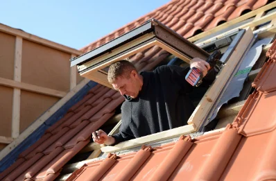 Pose de fenêtres de toit Velux à Courcival